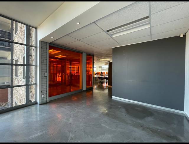 296M² OFFICE TO LET IN BRYANSTON